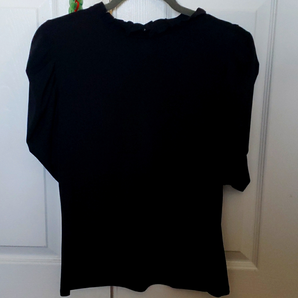 Black top puffed sleeve